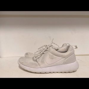 Nike Roshes | Size 8 womens | Size 6.5 mens